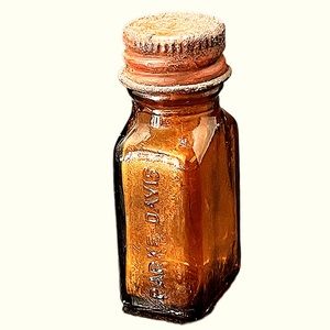 Small Vintage Amber Brown Medicine Bottle Parke Davis W/Lid Embossed